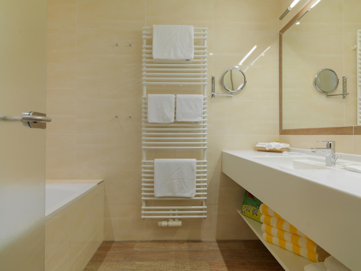 Alpina Zillertal . Family Lifestyle Kinderhotel Фюген Екстер'єр фото